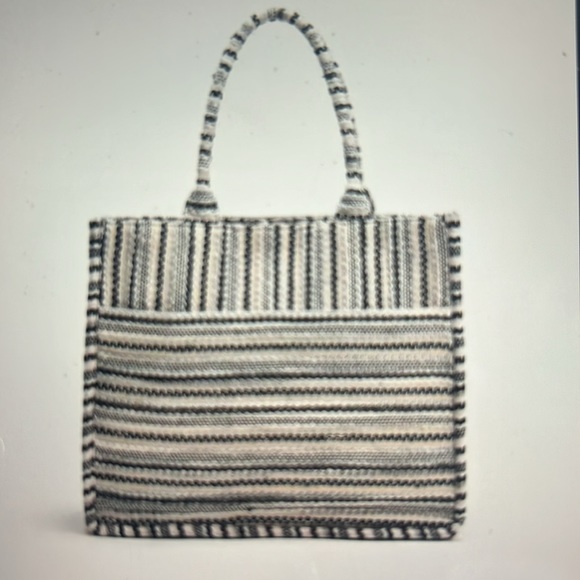 Metallic Sands Day Tote by America & Beyond - Picture 2 of 6